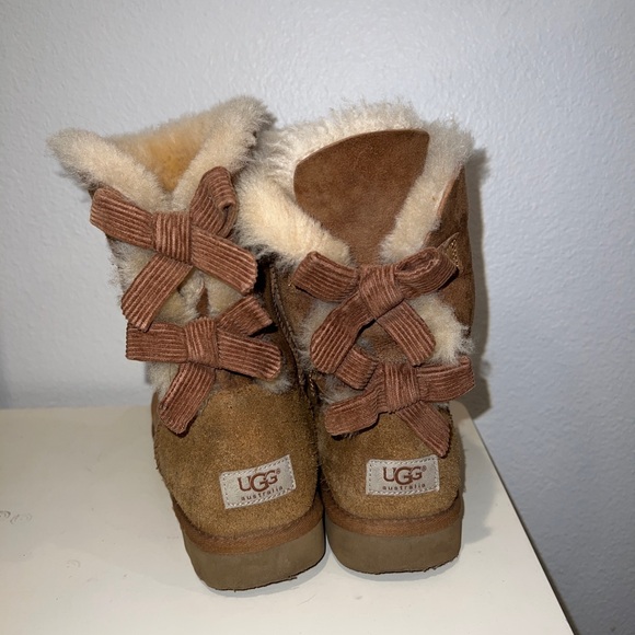 Ugg Bailey Corduroy Bow Boots: Tan, Used - Picture 2 of 3